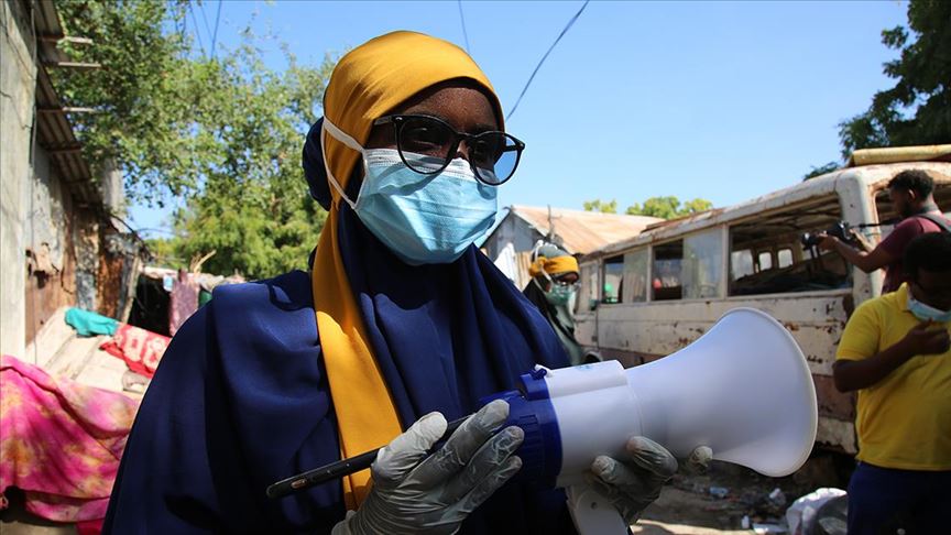الصومال.. كمامات المتطوعين تُحصّن النازحين (تقرير)