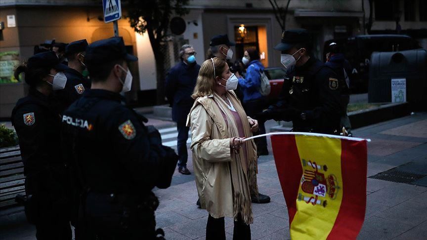 Spain makes masks mandatory as daily fatalities drop again