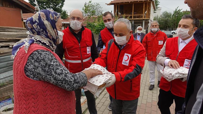 Turk Kizilay Genel Sekreteri Can Alan El Ile Veren El Arasinda Turk Kizilay Olarak Hep Kopru