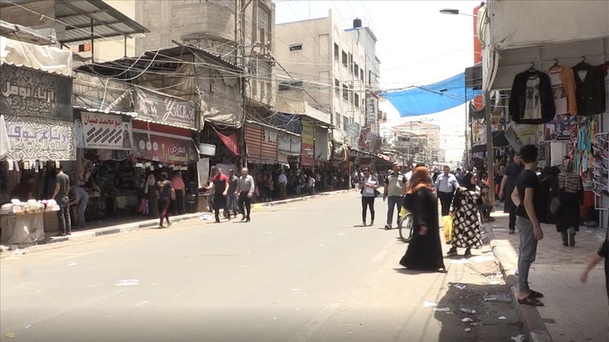 Gazze'de koronavirüs Ramazan Bayramı ihtiyaçlarının karşılandığı çarşıları da vurdu