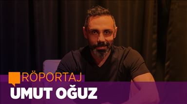 Oyuncu Umut Oğuz, 20 yıldır hem ekrandan hem de sahneden güldürüyor