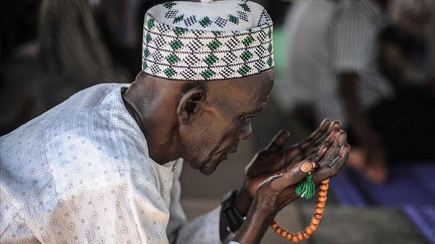 Afrika'nın en kalabalık Müslüman nüfuslu ülkesi Nijerya'da bayram namazı evde kılınacak 