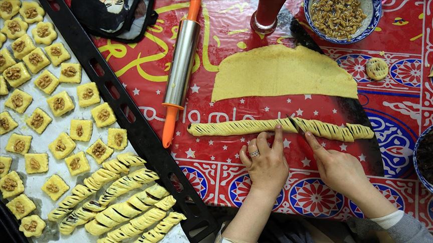 Irak'ta bayramın vazgeçilmez tadı 'kileçe' geleneği sürüyor