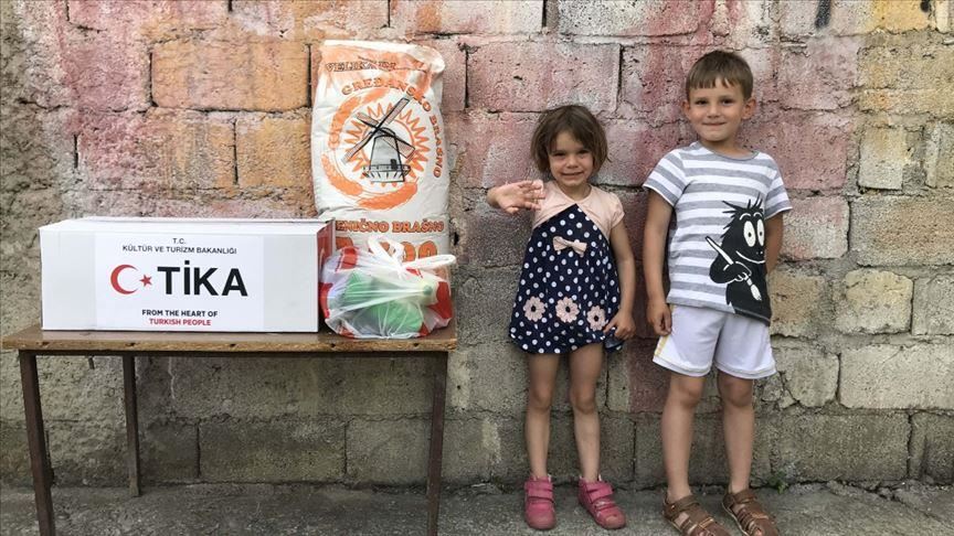 Turkey delivers food, sanitation aid to Balkan families