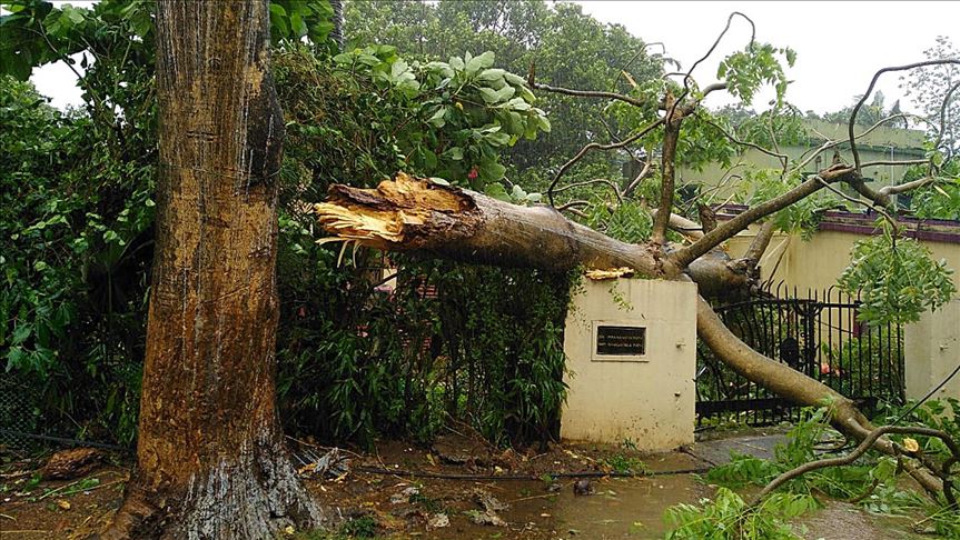 Ciclón causa la muerte de al menos 97 personas en India y Bangladés