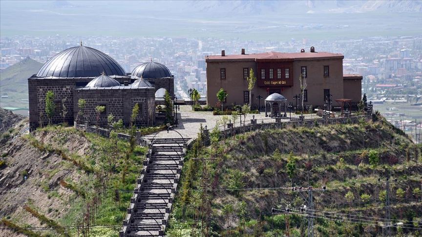 dogubayazit in tarihi mekanlarinda