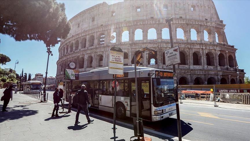 Italy: With 119 new deaths, beach crowds sow concern