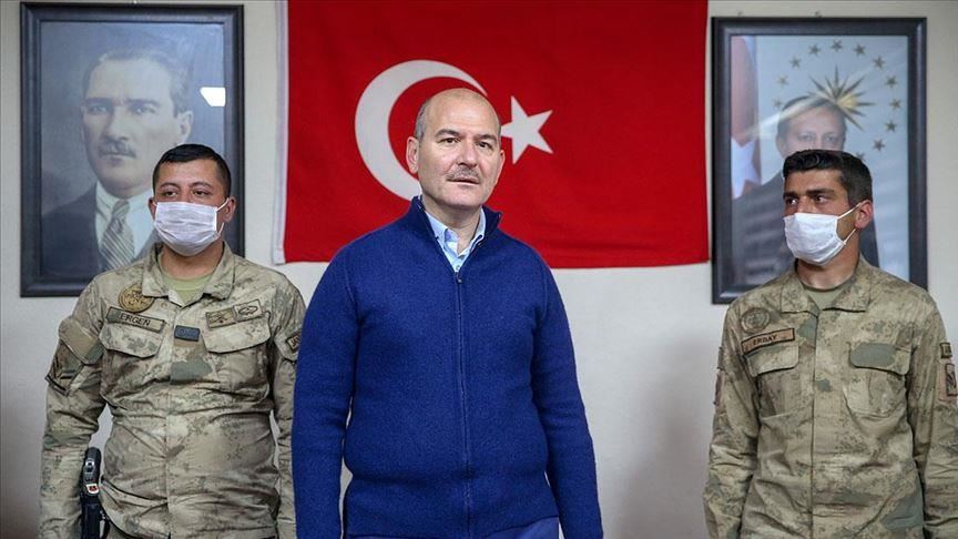 وزير تركي يعايد قوات بلاده بمنطقة "درع الفرات" في سوريا