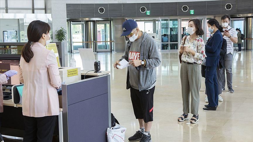 Corea del Sur está cerrando parques y museos y advierte más restricciones tras registrar un aumento en los casos de COVID-19 COVID-19: 3 cases in China, 25 in South Korea