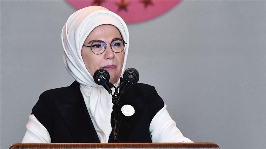 Emine Erdoğan: Ramazan Bayramı'nın tüm insanlık için feraha açılan bir kapı olmasını niyaz ediyorum