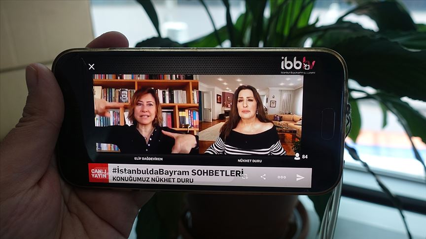 Nükhet Duru hayranlarıyla bir araya geldi: Şarkı söylediğim zaman hayattaki varoluşumun farkına varıyorum