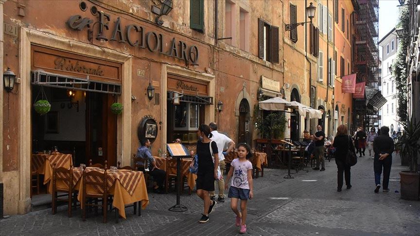 Italijani se polako navikavaju na oprezan povratak u normalan život