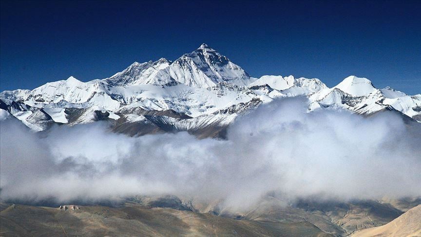 Kineska ekspedicija popela se na vrh Mount Everesta