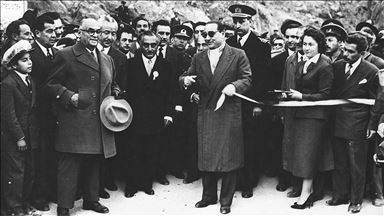 Suya atılan Adnan Menderes imzası