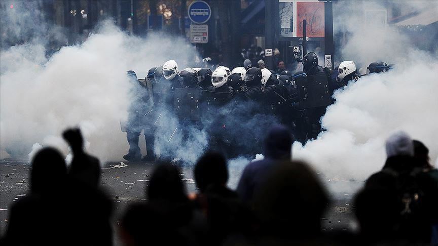 Le hashtag #MoiAussiJaiPeurDevantLaPolice pour dénoncer les violences policières en France 