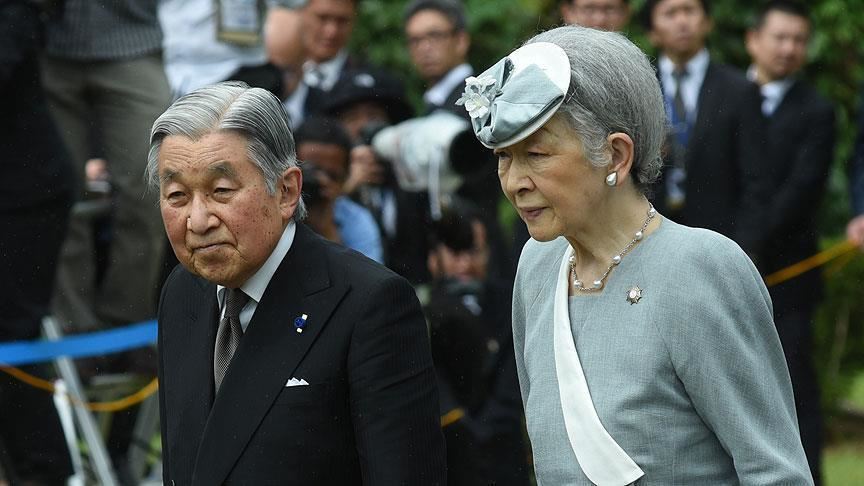 Japan’s ex-emperor returns to palace to visit lab