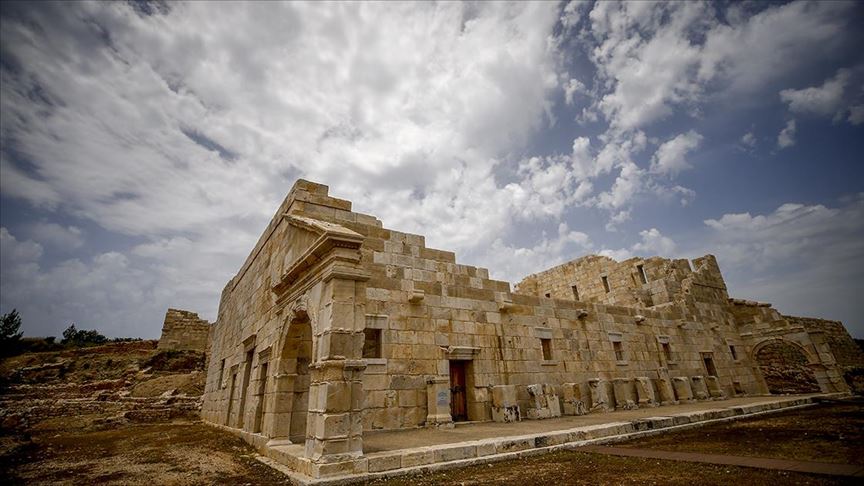 Patara'da bulunan heykeller kazı ekibini heyecanlandırdı