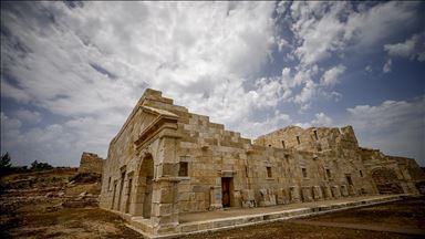 Patara'da bulunan heykeller kazı ekibini heyecanlandırdı