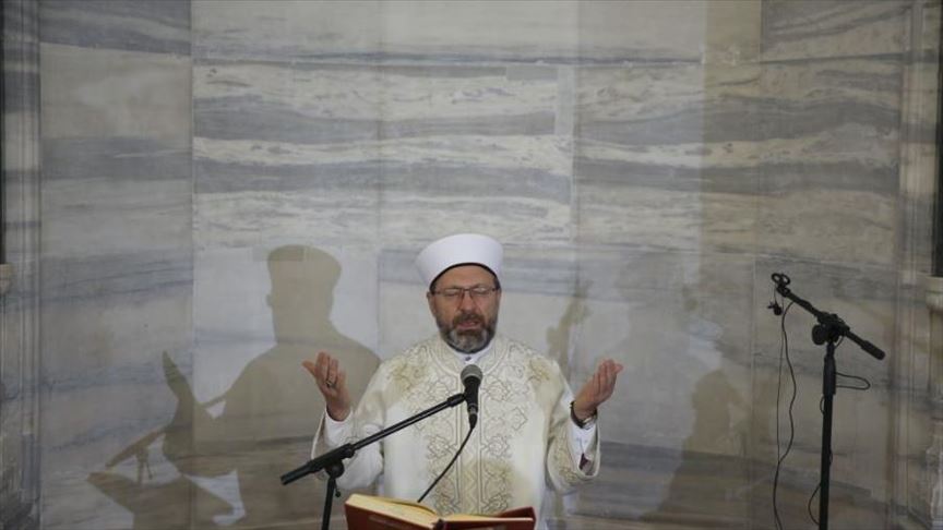 رئيس الشؤون الدينية التركي يخطب الجمعة بعد انقطاع بسبب كورونا