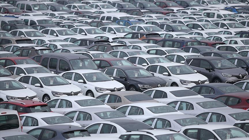 French automaker Renault cuts jobs, costs