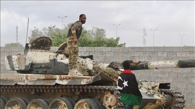 Libya ordusu Trablus'un güneyinde ilerliyor