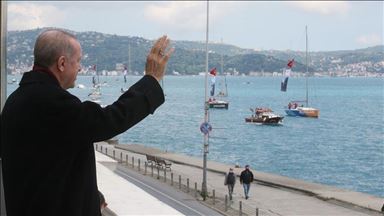 Turquie : un défilé de voiliers pour célébrer l'anniversaire de la conquête d'Istanbul