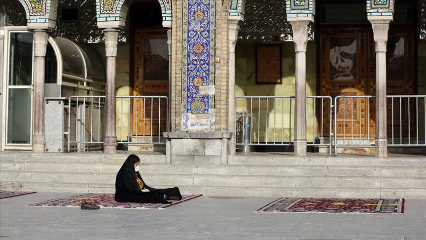 Џамиите во Иран од денес повторно отворени за верниците