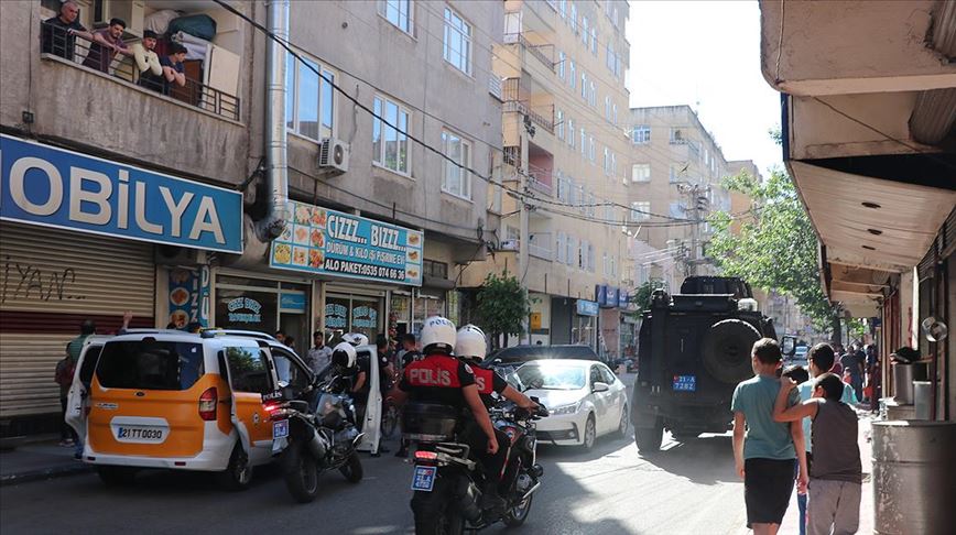 Diyarbakır'da silahlı saldırıya uğrayan polis memuru Atakan Arslan şehit oldu 