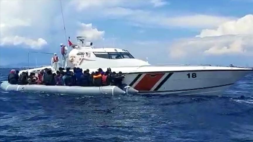 تركيا..إنقاذ 60 طالب لجوء ببحر "إيجه" أجبرتهم اليونان على العودة