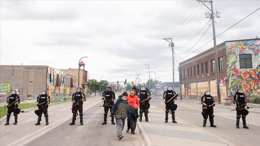 Siyahi Floyd'un ölümüyle başlayan protestolar sonrası Minneapolis'te sokağa çıkma yasağı getirildi