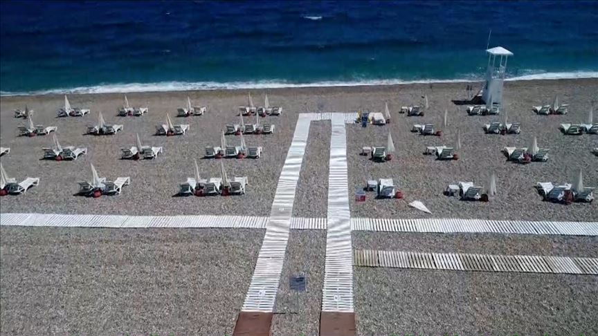 На пляжах Антальи учитывают меры социальной дистанции