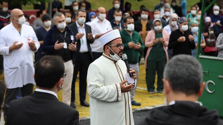 Koronavirusten Hayatini Kaybeden Dilek Hemsire Icin Hastanesinde Toren Duzenlendi