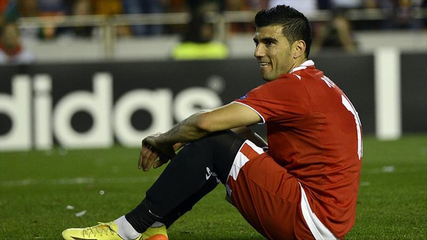 Football Clubs Commemorate Ex Spanish Midfielder Reyes