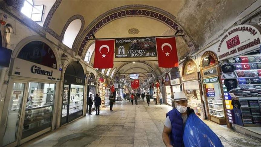 Познатата истанбулска Капали-чаршија по 70 дена повторно ги отвори вратите