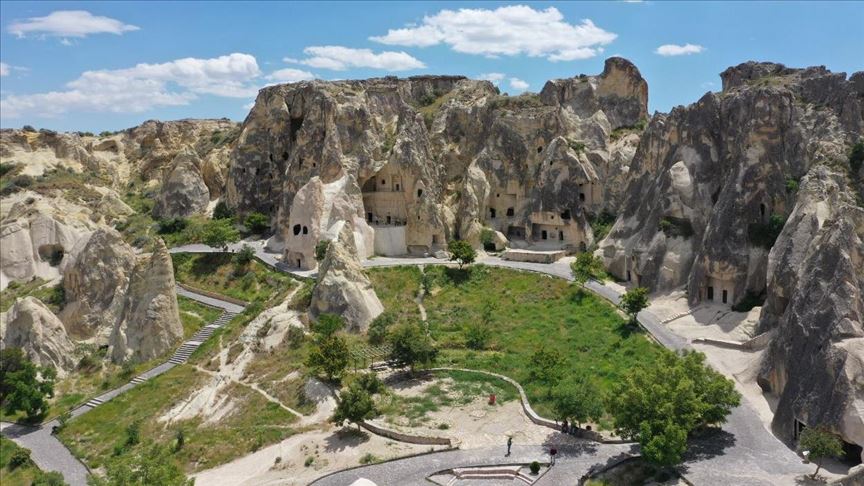 تركيا.. مدينة كبادوكيا التاريخية تعيد فتح أبوابها للزوار 