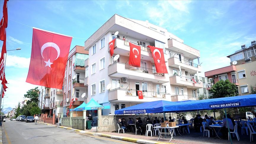 Siirt'te şehit olan astsubay Özcan'ın acı haberi Antalya'daki ailesine verildi