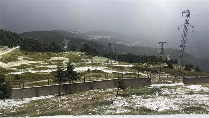 بارش برف در ارتفاعات کوه «ایلگاز» ترکیه در ماه ژوئن