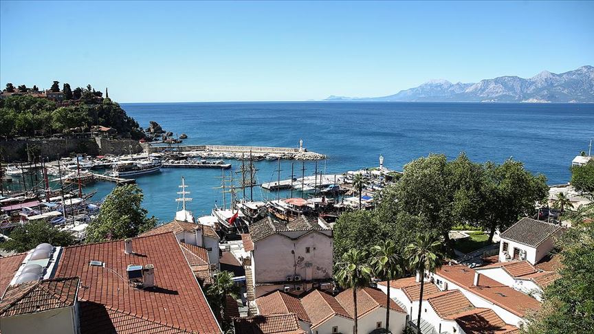 Antalya'da ticari yat ve turizm teknelerine izin verildi