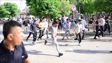 ناڕەزایی خۆپیشاندەران دژی سەرۆکی جوڵانەوەی نەوەی نوێ