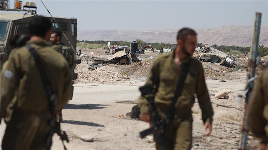 İsrail askerleri Batı Şeria'da Filistinli bedevilere ait 16 yapıyı yıktı