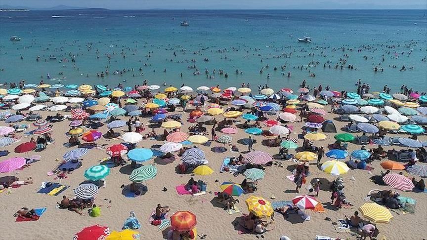 Pantai di Thailand kembali dipadati pengunjung