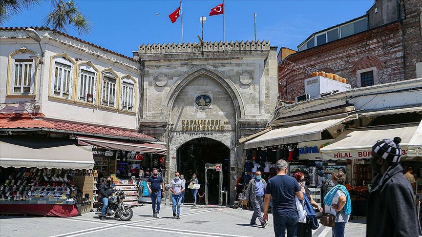 Tarihi Kapalıçarşı esnafı müşterilerini ve turistleri bekliyor 