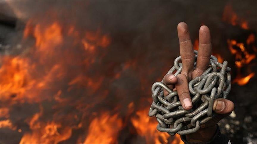 Protester sets fire to police officer in Mexico