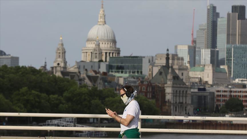 UK reports 204 new deaths as lockdown eases
