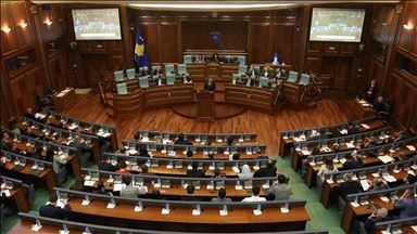 Gjersa bota lufton me COVID-19, Kosova në luftë për pushtet