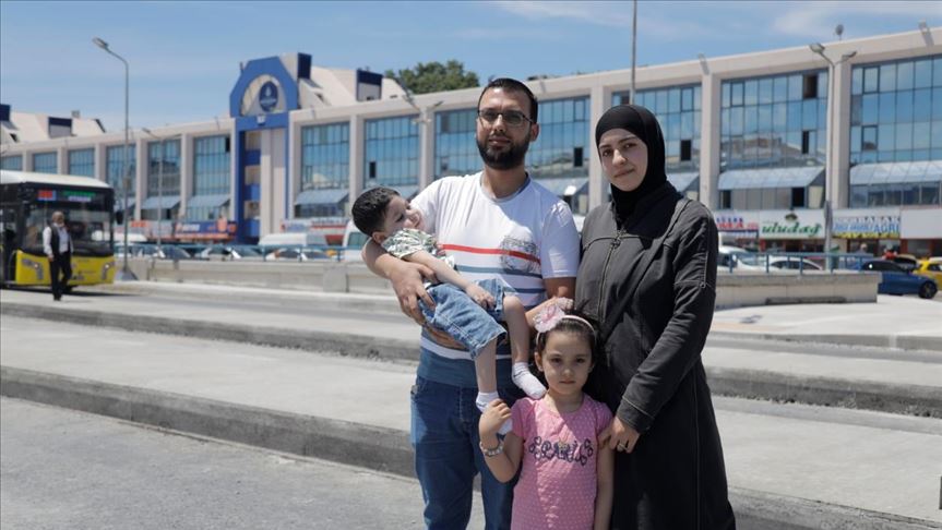 Bebé sirio herido se reúne con su familia en Turquía