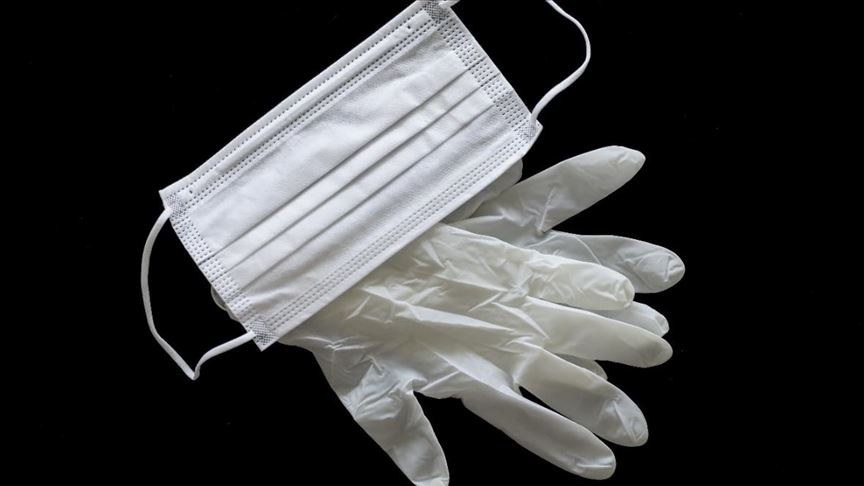 Máscaras médicas y guantes de látex, los desechos generados por el coronavirus que contaminan los mares del mundo