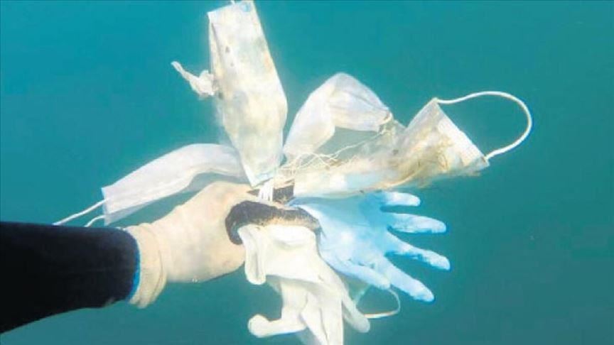 Covid-19 : Les masques de protection et les gants en latex commencent à polluer les mers 