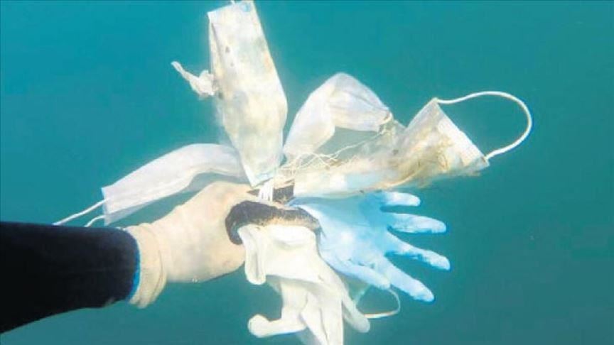 Covid-19 : Les masques de protection et les gants en latex commencent à polluer les mers
