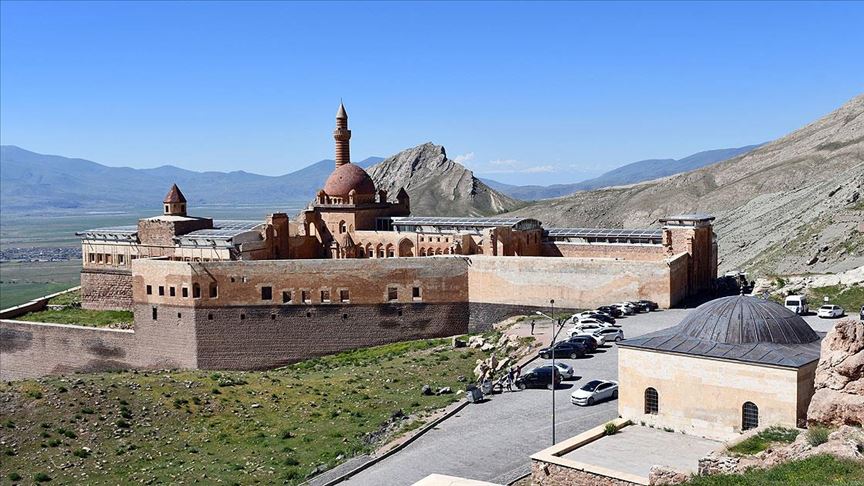 osmanli nin en seckin eserlerinden ishak pasa sarayi ziyarete acildi